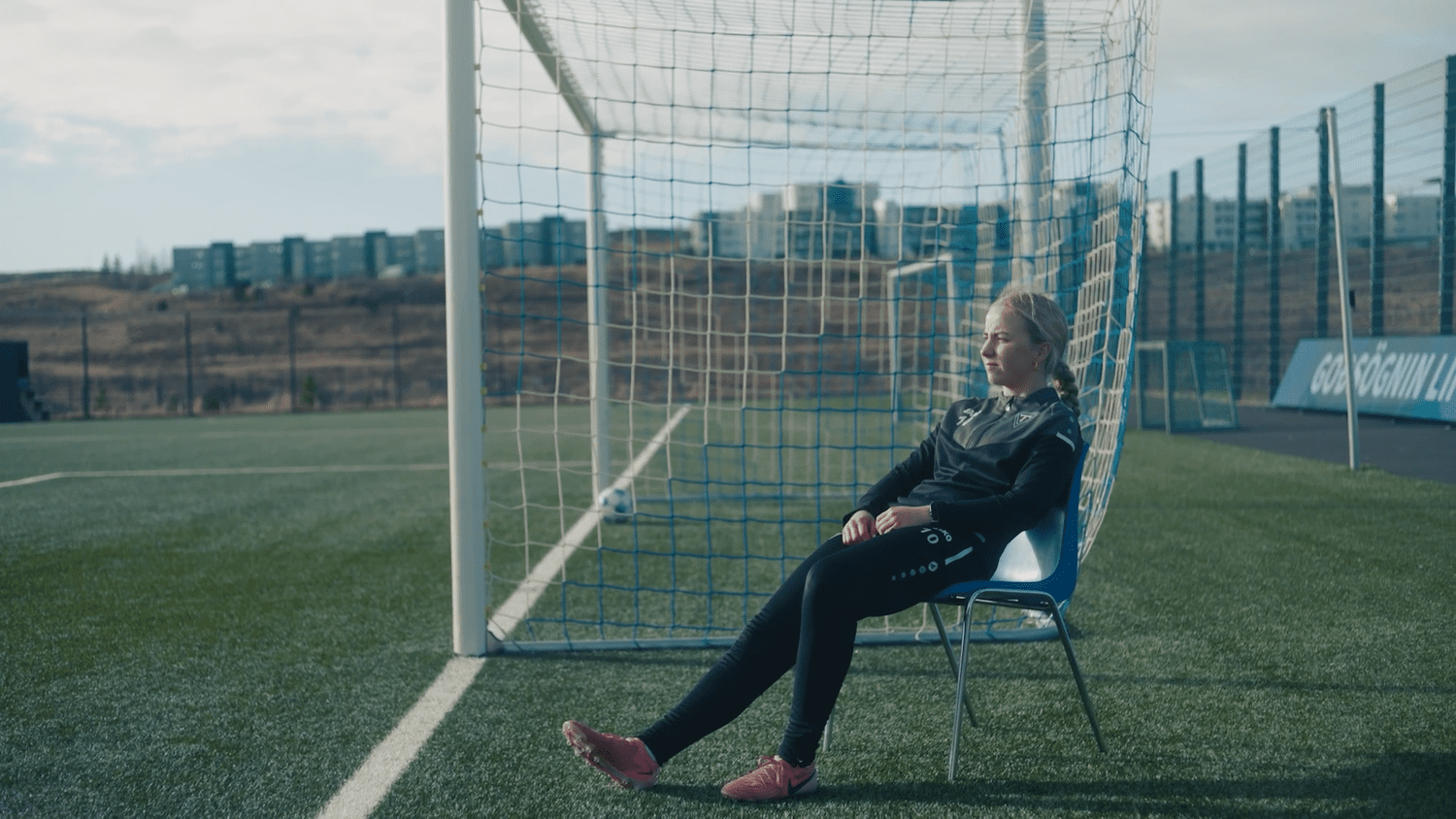 Besta deildin — Commercial — still 16